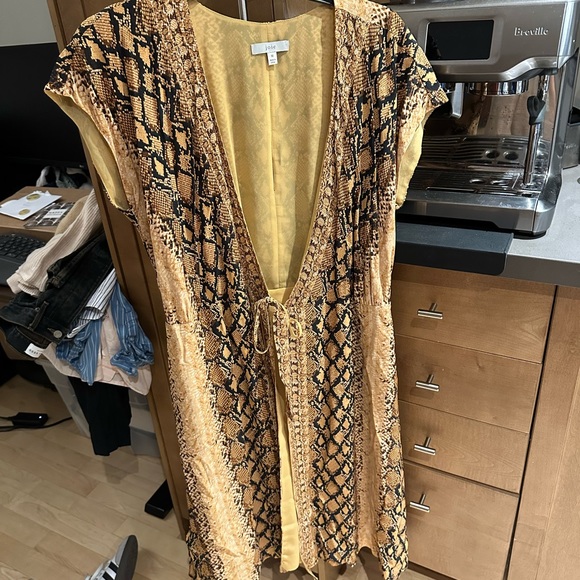 Joie wrap dress. Really beautiful. Size M - Picture 5 of 5